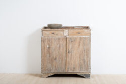 Gustavian sideboard from the late 18th century. Original fluted decor on the doors and drawers since its creation during the 1790s.