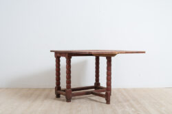 Baroque drop leaf table with one foldable table top. Original condition with red original paint. nice untouched patina. Northern Sweden around 1760