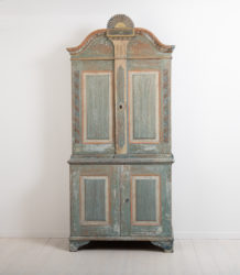 Rare gustavian cabinet from Hälsingland dated 1816. Likely made by master carpenter Olof Brink Alfa. Dry scarped to original paint.