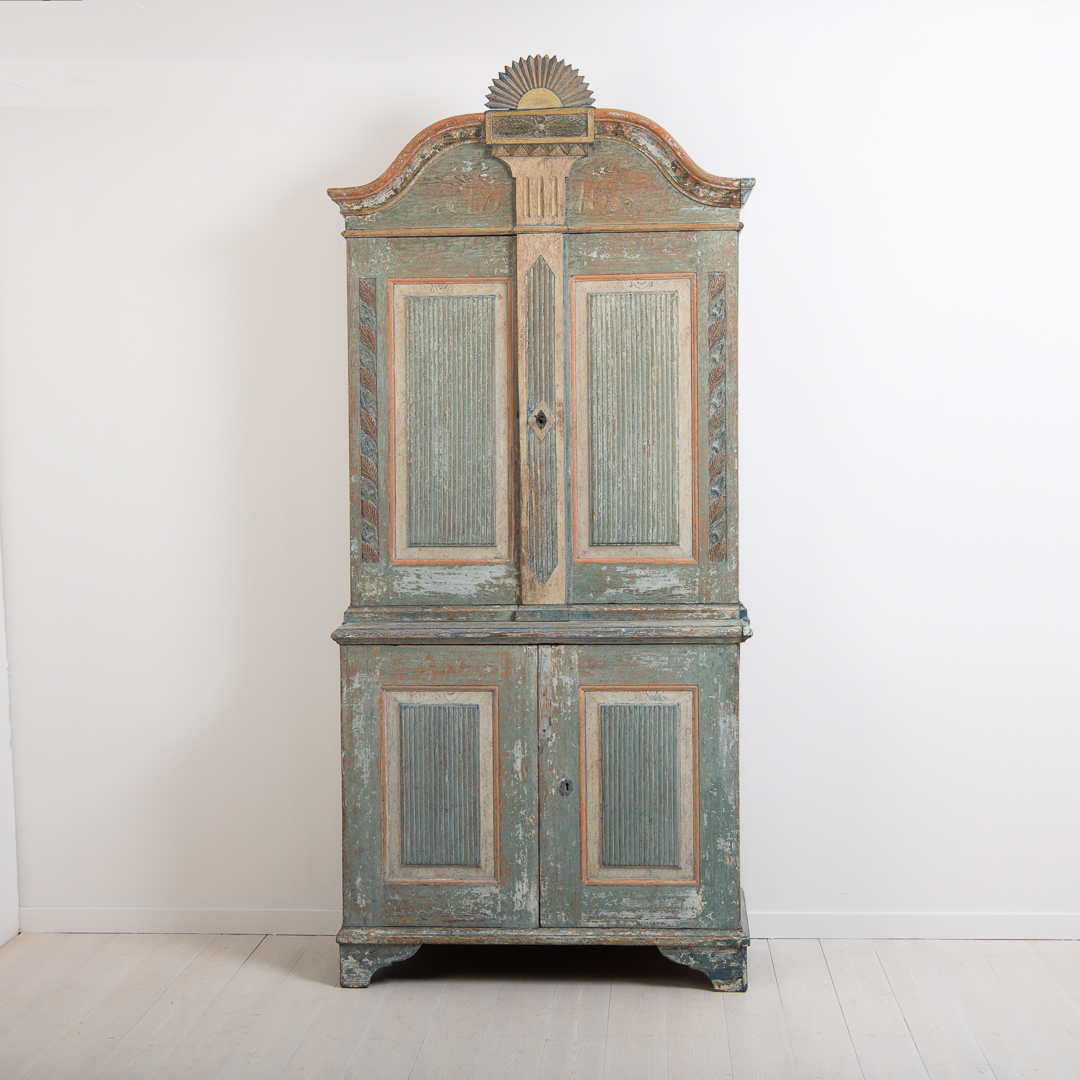 Rare gustavian cabinet from Hälsingland dated 1816. Likely made by master carpenter Olof Brink Alfa. Dry scarped to original paint.
