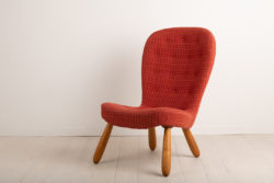 Clam Chair or Muslinge armchair attributed to Philip Arctander. The chair is typical to the mid century modern and retro style with the bright pattern