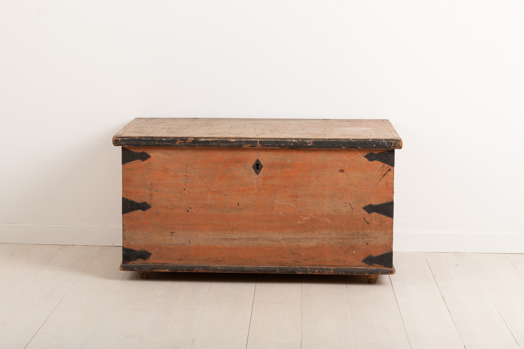 Folk art chest in painted pine. The chest has enforcements in hand wrought iron around the corners and back. Untouched original condition and paint