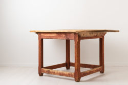 Rustic baroque centre table in folk art. The table which is also a work table is primitive and made in northern Sweden around the late 1700s