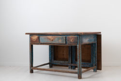 Folk art work table from northern Sweden. The table has three drawers in the rim and a drop leaf / extra table top. Made around 1810 to 1820 in painted pine