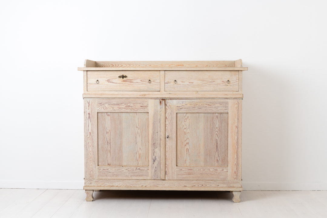 Gustavian and empire sideboard from northern Sweden. The sideboard is from the transition time between the gustavian and empire periods around the year 1830