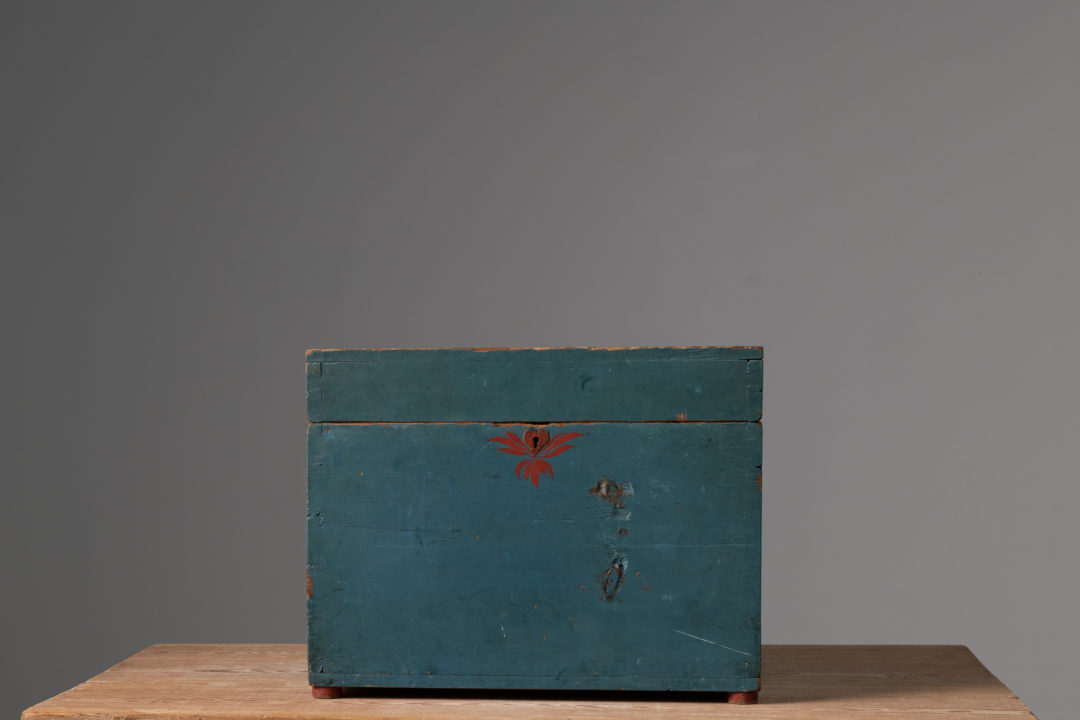 Large blue pine box made during the 19th century from Hälsingland in northern Sweden. Likely from the village Norrala. Original paint