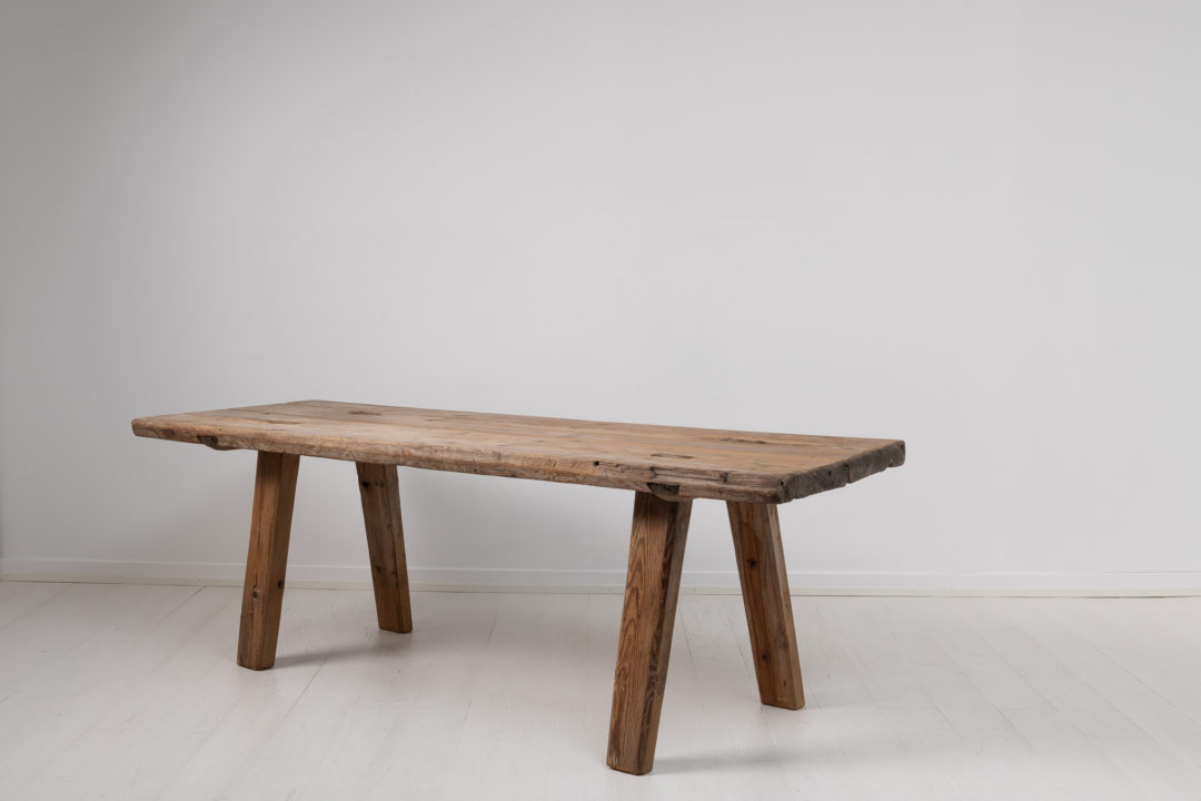 Elementary and rustic country table in folk art from Northern Sweden made during the late 1700s. The table is hand-made in solid pine and never painted
