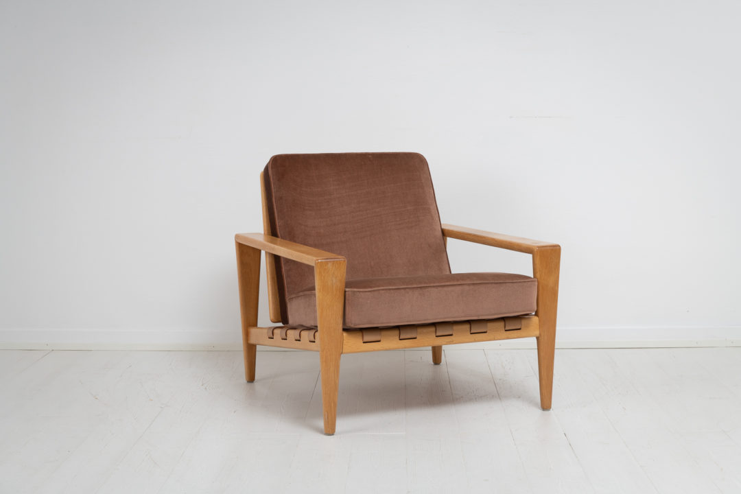 Bodö armchair by Svante Skogh in light oak. The armchair was first shown 1957 at the Stockholm Furniture Fair and is made by AB Hjertquist