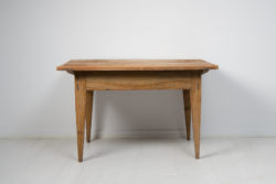 Swedish work or dining table in folk art from the early 19th century, around 1820. The table is genuine and honest with a solid frame and simple desig