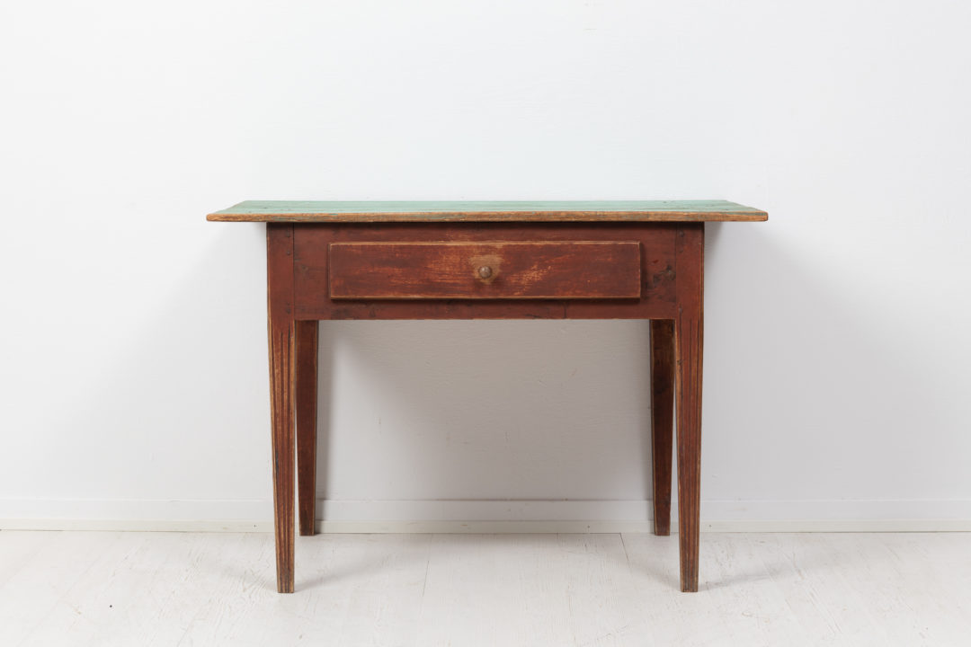 Country house wall table in gustavian style from the first years of the 1800s, around 1810. The table is from northern Sweden and made in painted pine