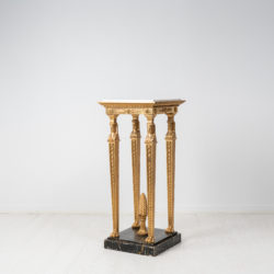 Gilded empire pedestal or geridong from the mid 1800s, around 1840. The pedestal is from Sweden and is gilded with a white marble top in Carrara marble