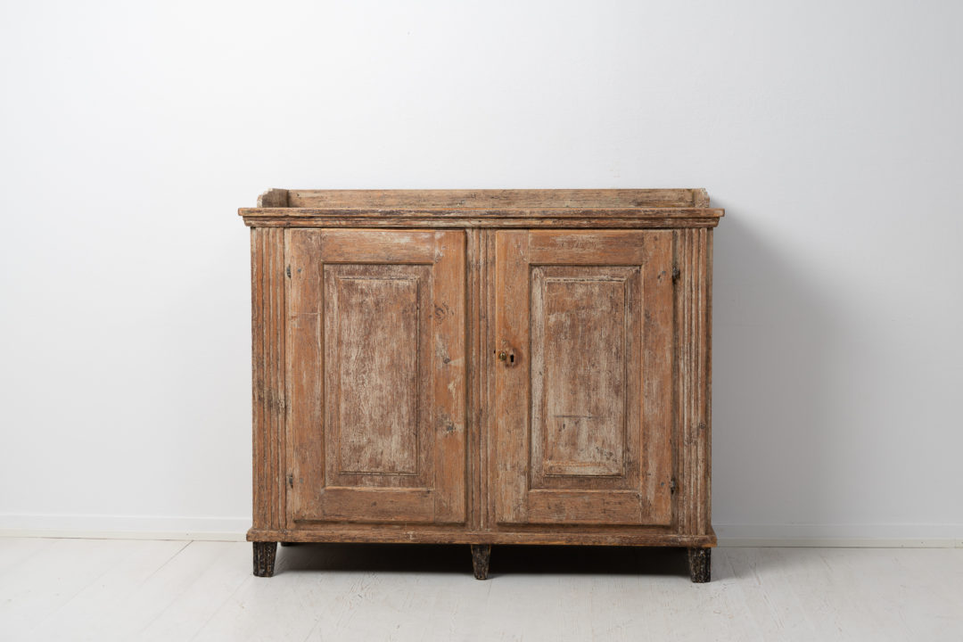 Genuine Swedish antique sideboard in gustavian style made during the last years of the 18th century, 1790 to 1800. From Northern Sweden