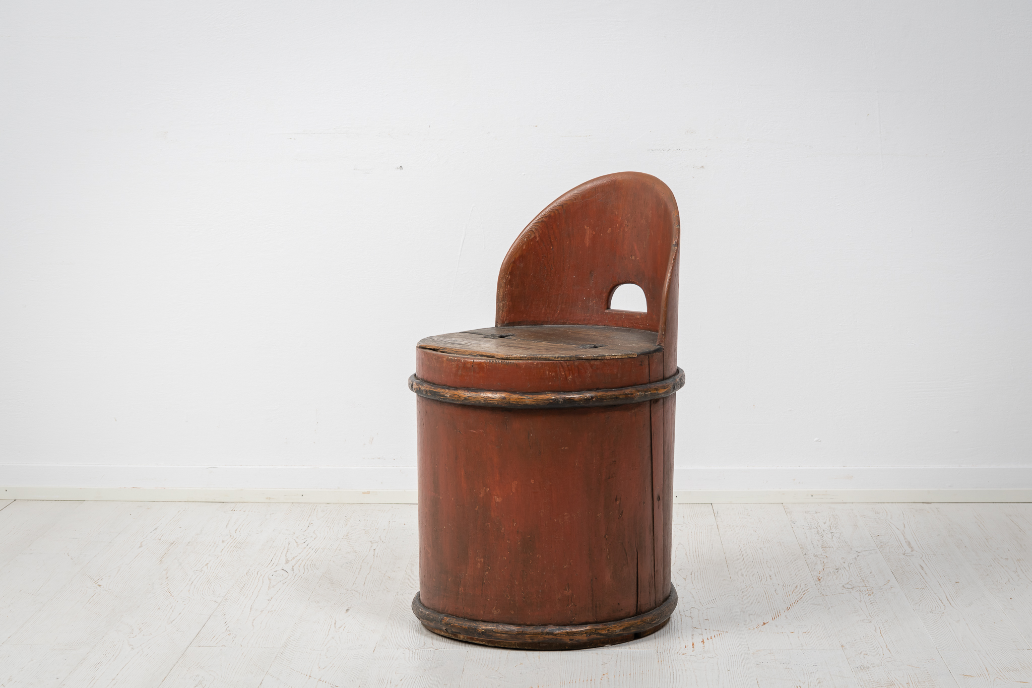 Antique Swedish stump chair in folk art. The chair has a round shape and is made from a hollowed pine tree stump. The chair is in untouched condition