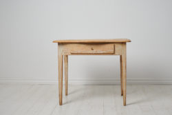 Antique country house table from northern Sweden made around 1820. The table has straight tapered legs and a drawer
