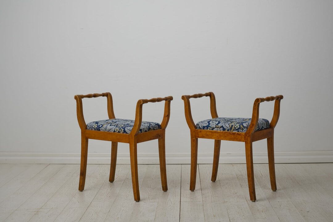 Pair of antique taboret stools from the empire period, around 1840. The stools are Swedish and made in solid yellow birch. Curved legs and armrests