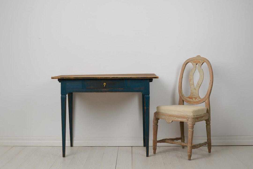 Antique Swedish gustavian desk from the gustavian period. The desk is in original untouched condition with the original, first layer of paint.