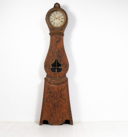 Genuine long case clock from Sweden made during the first years of the 19th century, around 1810. The clock is unusual and genuine