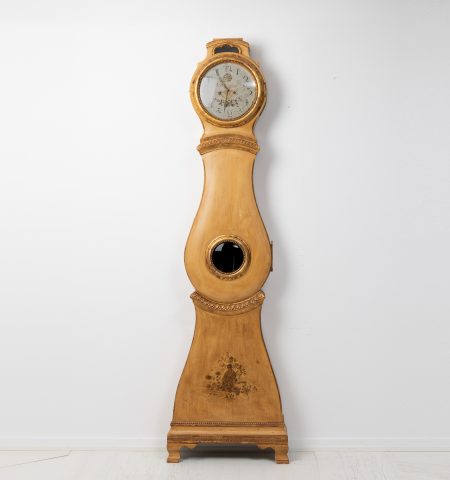 Antique gustavian long-case clock in painted pine from northern Sweden. The clock has a hand carved decor in wood with older paint from the late 1800s