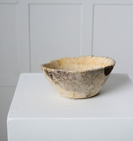 Rustic Swedish wooden bowl from the early 1800s. This antique bowl is made by hand from a single piece of wood, more specifically birch root.
