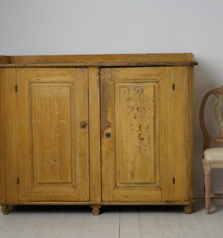 Sideboard from the Swedish gustavian period made in northern Sweden around 1790. This antique sideboard is a genuine Swedish original furniture