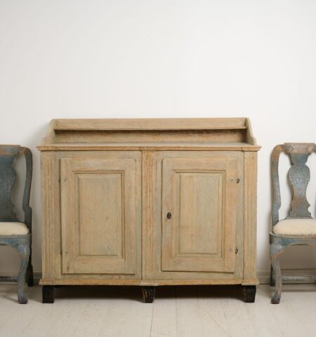 Genuine Swedish classic sideboard from the gustavian period, made around 1790 in northern Sweden. Straight classic shape with pronounced corners