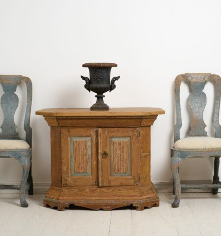 Swedish antique country sideboard from the early 1800s. Charming and unusually small sideboard which has its origin in the very north of northern Sweden.