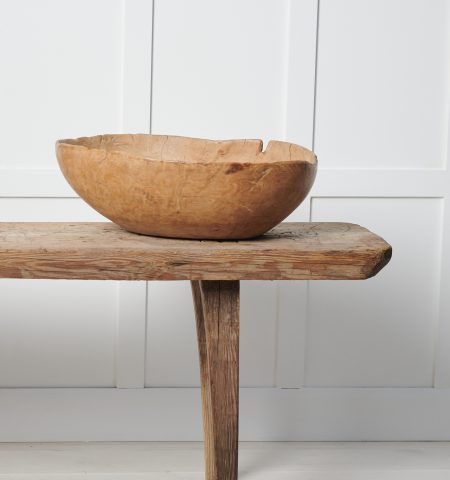 Genuine Swedish root bowl made by hand around 1820 to 1840. The bowl is made by hand and marked underneath with initials and a house mark