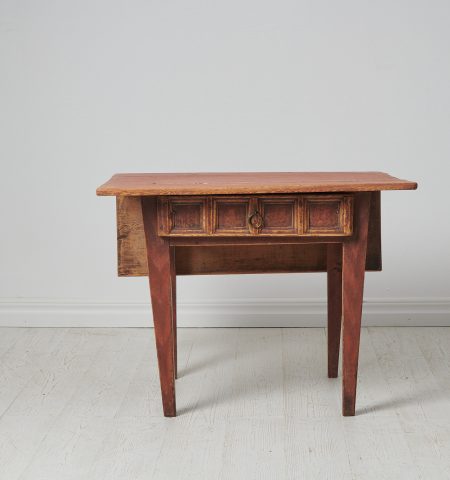 Small charming country table from northern Sweden. The table is a genuine folk art furniture from around 1790 to 1810. It is made by hand in solid pine