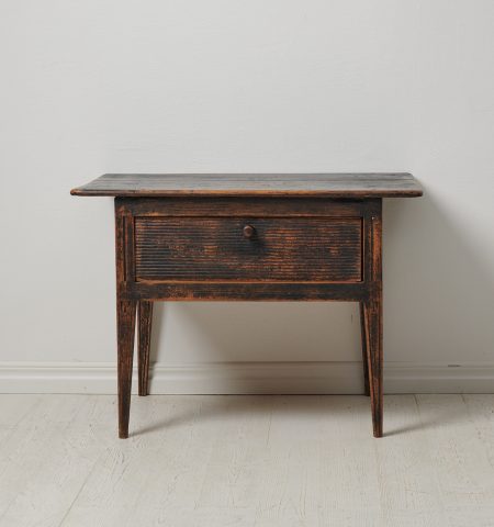 Genuine Swedish antique table in folk art from northern Sweden. The table is made by hand around 1840 from solid painted pine.