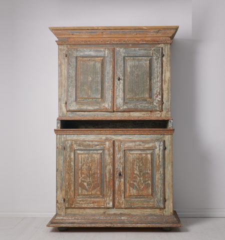 Antique Swedish baroque cabinet. The cabinet is a genuine Swedish country house furniture from the late 1700s. It is a proper statement piece