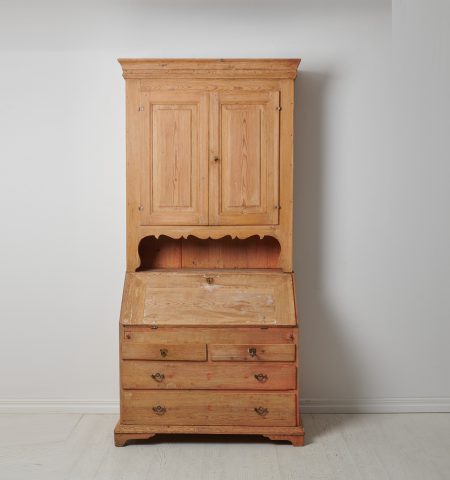antique Swedish secretary cabinet in gustavian style. The cabinet is made in northern Sweden around the 1820s. The cabinet is a well crafted piece in two parts made by hand in solid pine.