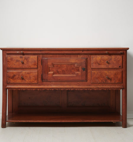 Swedish modern serving sideboard made by Erik Alström Handels Fabriks AB around 1920. The sideboard is made in solid pine with an acid stain