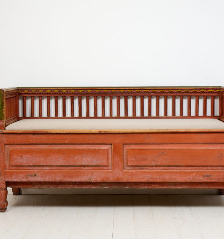 Rare folk art bench or sofa from northern Sweden, unusually well-crafted with decorative panels and sculpted legs. Handcrafted in solid pine