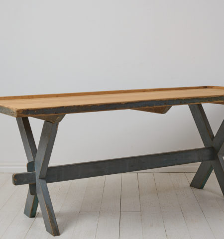 Antique dining or work table from northern Sweden. The table is a genuine Swedish country house furniture from the 1840s to 1850s