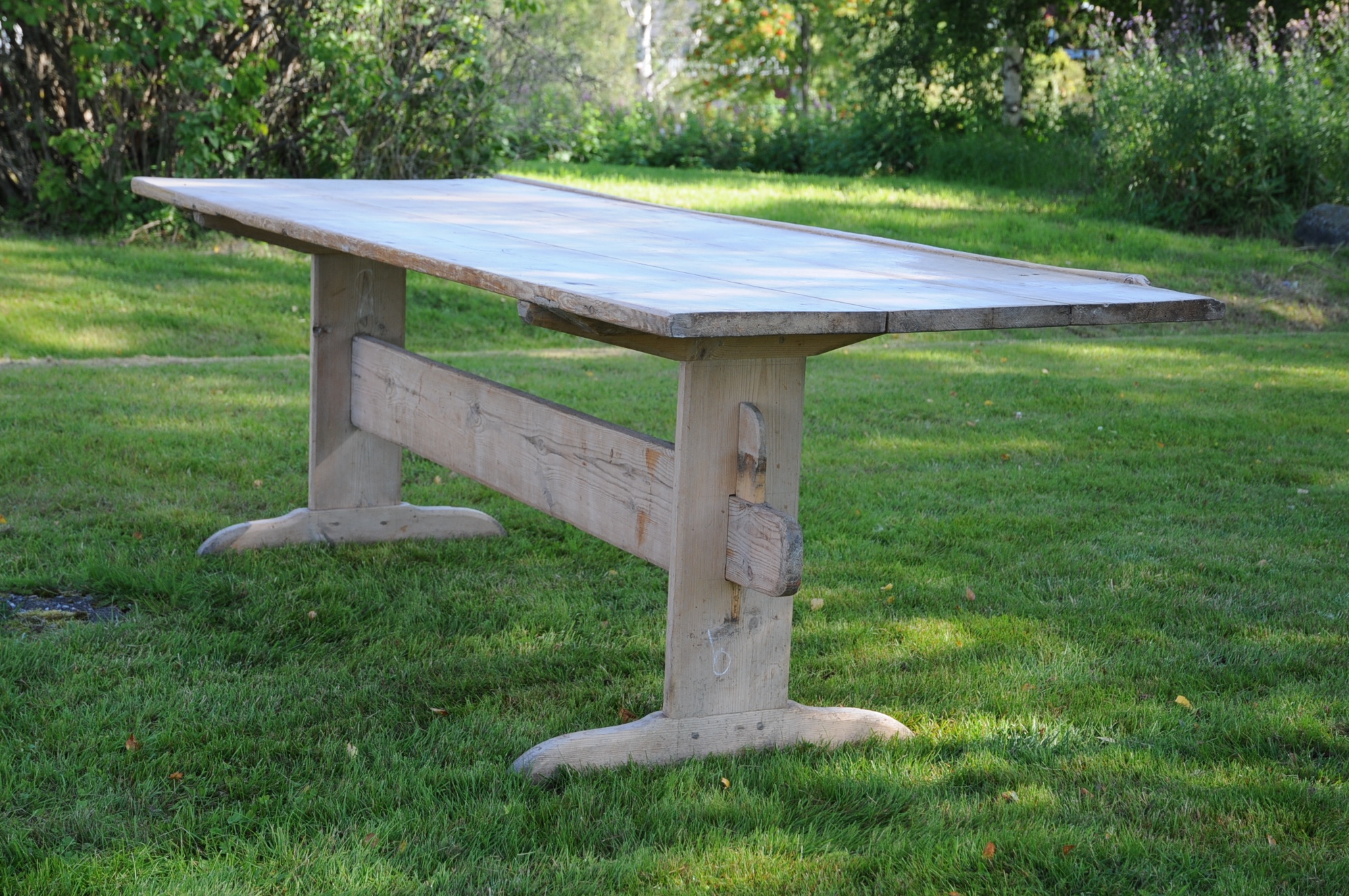 Trestle table