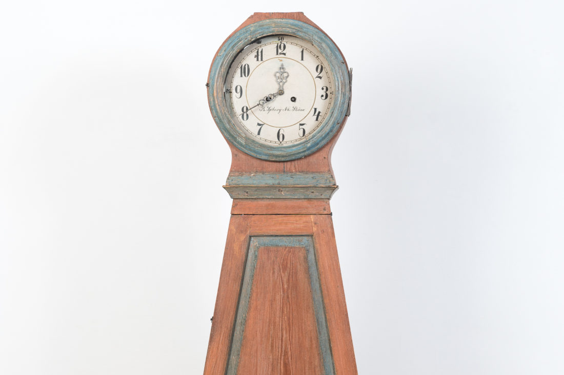 Mora Clock