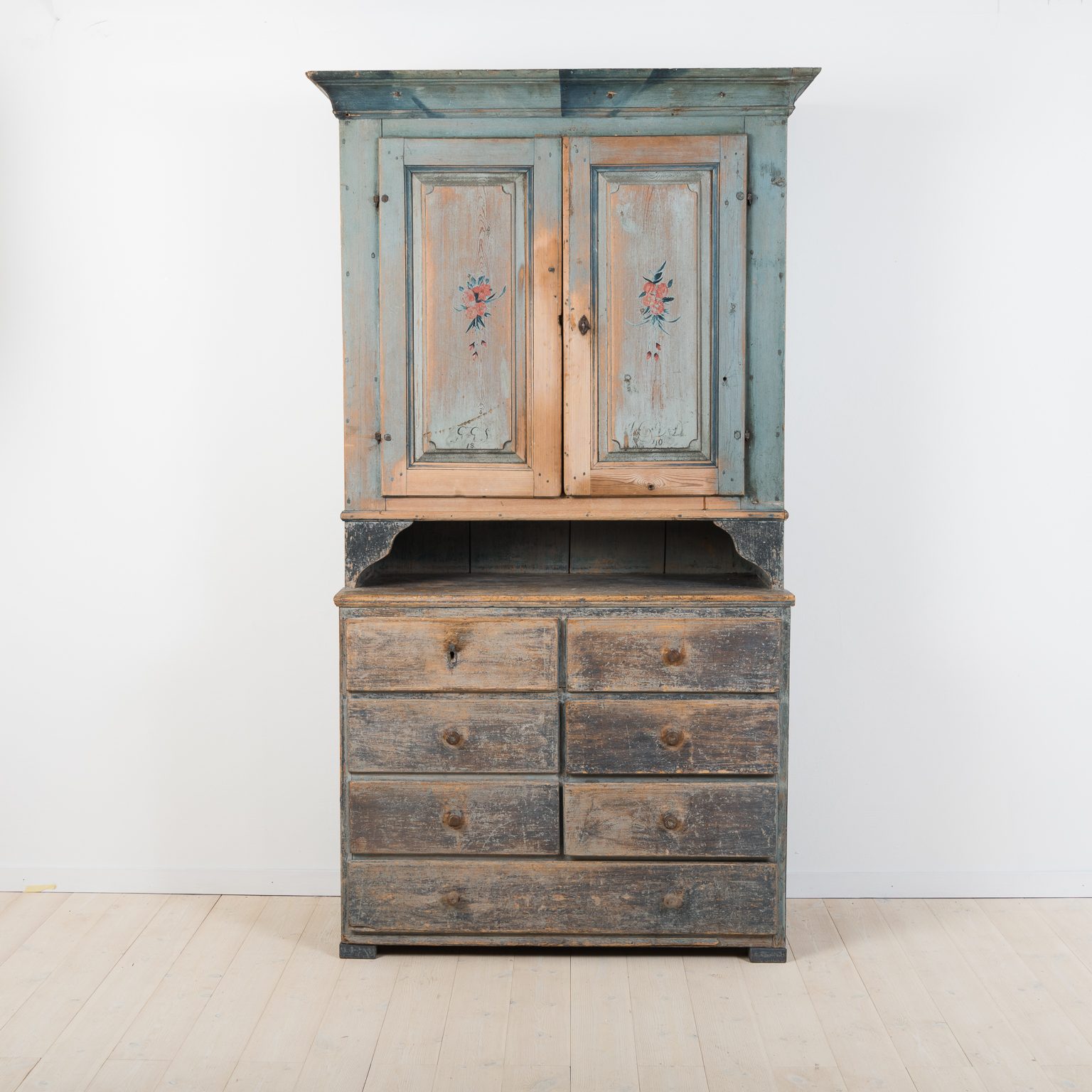 Folk Art Cupboard from Jämtland