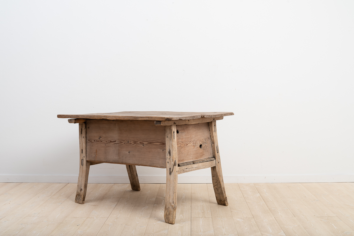 Rare primitive and early folk art table. Popularly known as the Hedna Table 