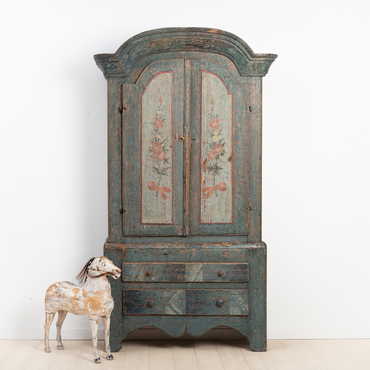 Rococo cabinet from Jämtland, northern Sweden. Dry scraped to the original paint with marbled drawers and doors with flowers.