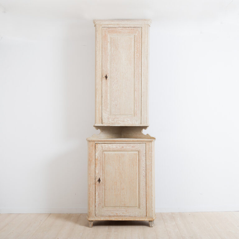 Late 18th Century Corner Cabinet Västerbotten