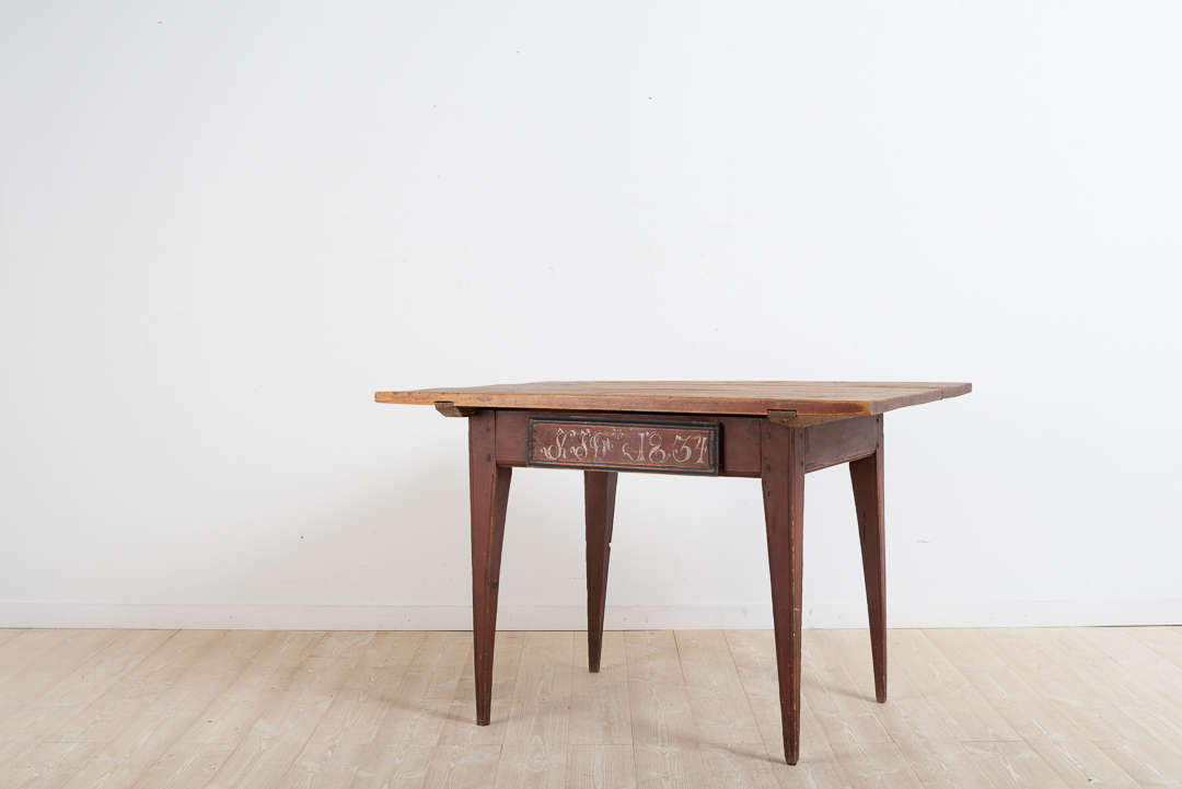 Provincial gustavian table from northern Sweden. Straight tapered legs decorated with cannelures and one drawer. The table is in original condition. 970