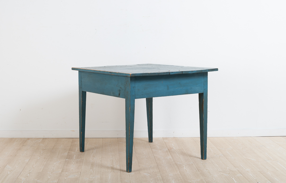 Gustavian side table from northern Sweden. The table is in untouched original condition with marbled blue original paint. Height to rim is 51 cm. 971