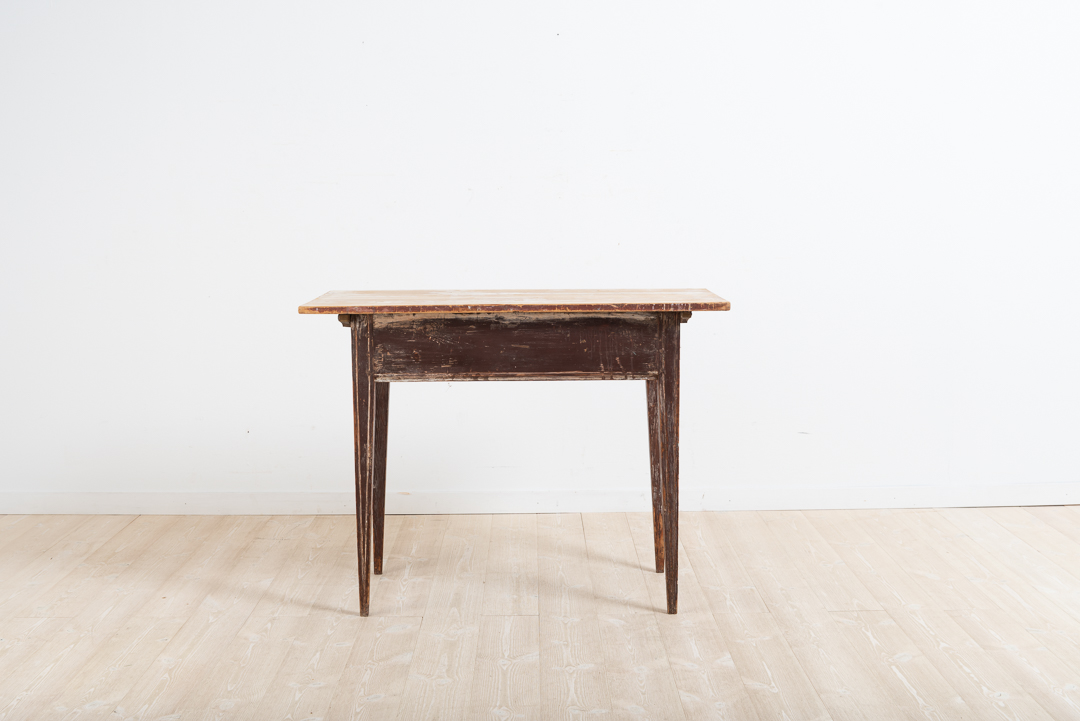 Gustavian console table with straight tapered legs decorated with fluted decor. In untouched original condition with distressed original paint