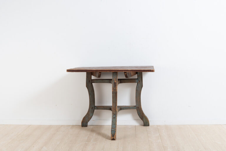 Baroque Table in Rare Model from 1760