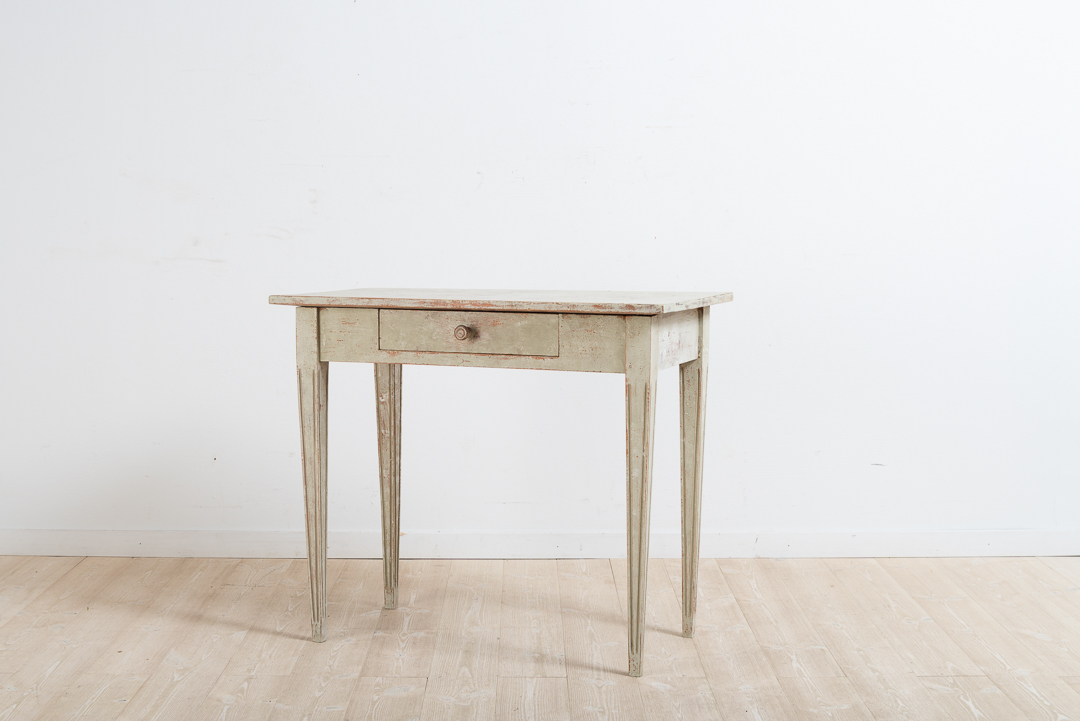 window table or side table from northern Sweden. Manufactured in gustavian style around the year off 1800. Straight tapered legs with fluted decor.