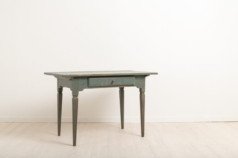 Swedish Gustavian Side Table in Painted Pine
