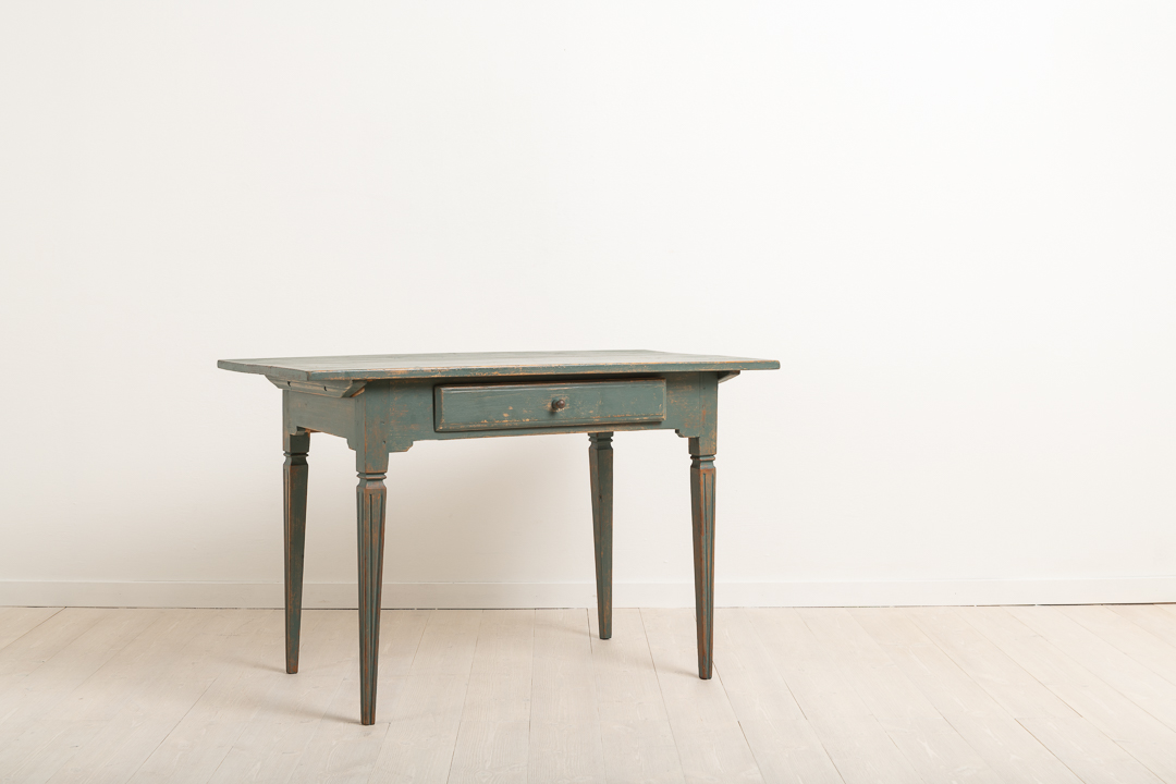 Swedish Gustavian Side Table in Painted Pine