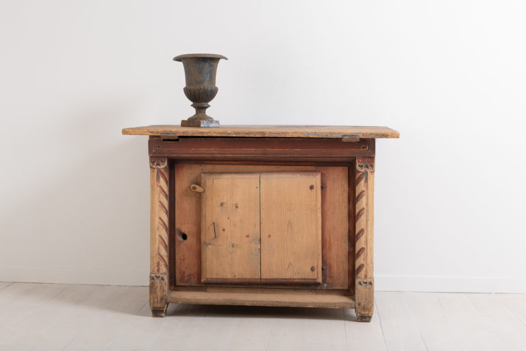 Very Rare Baroque Kistbord or 'Chest-Table'