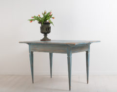 Blue gustavian side table from northern Sweden. The table has a ribbed rim and straight tapered legs. All side are the same length