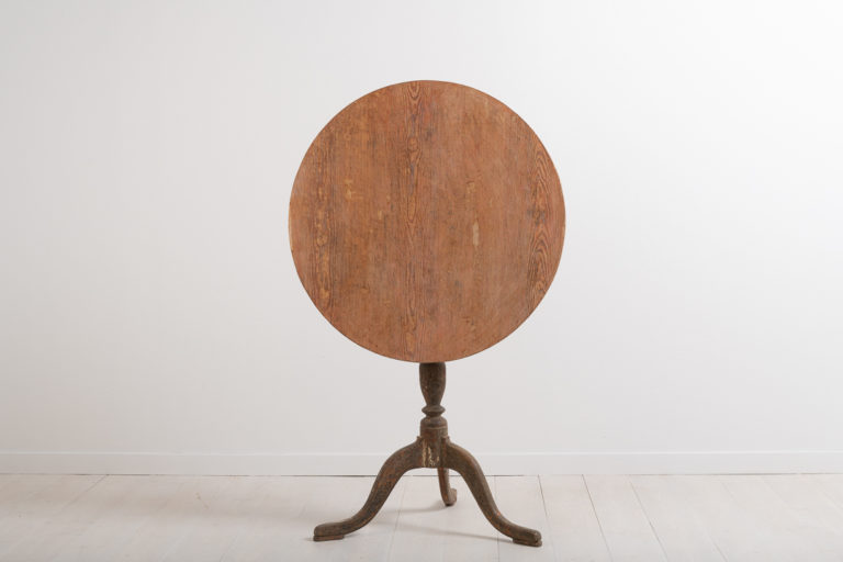 Gustavian Pedestal Table from the Late 18th Century